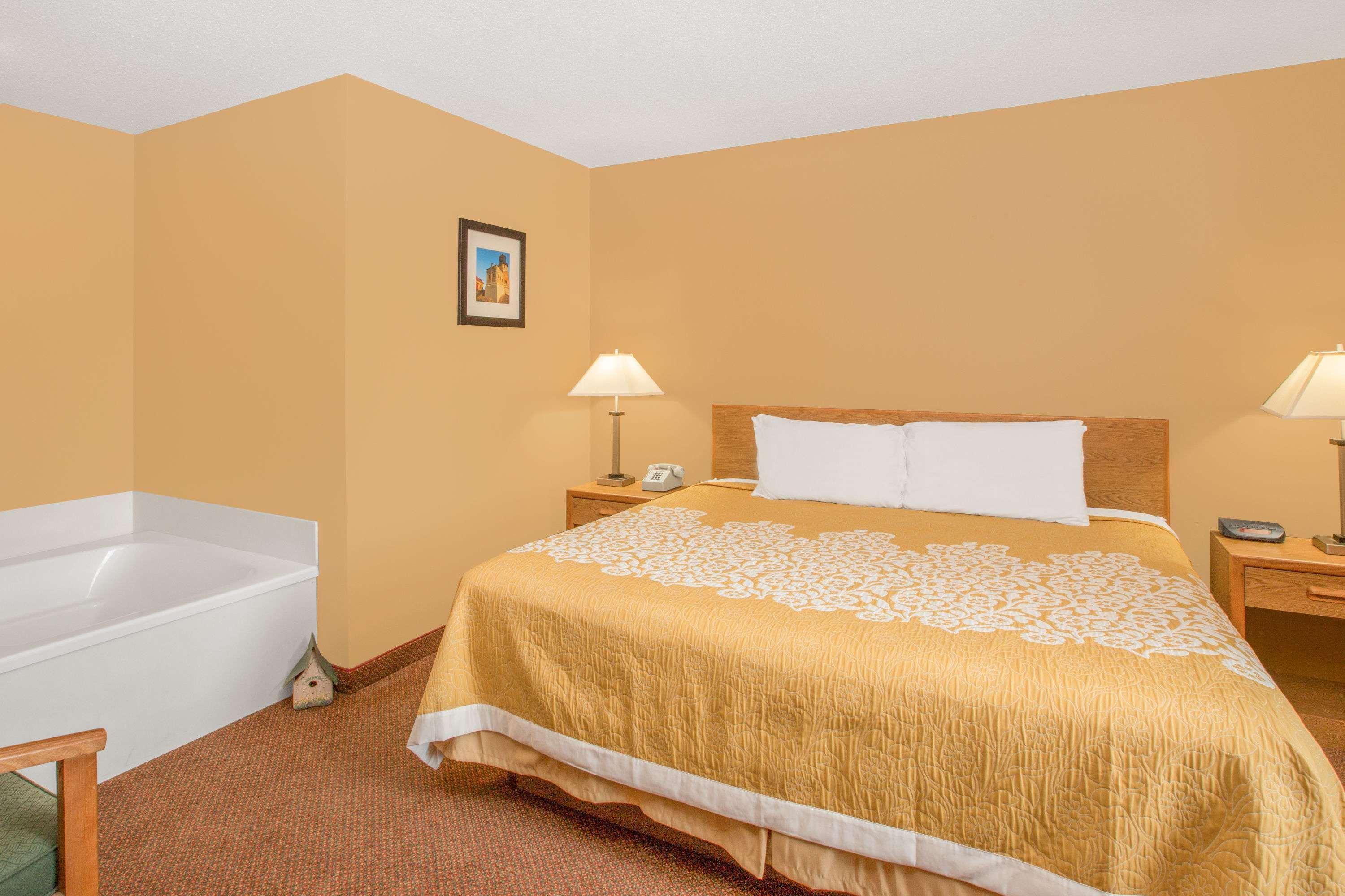 Days Inn By Wyndham Worthington Extérieur photo