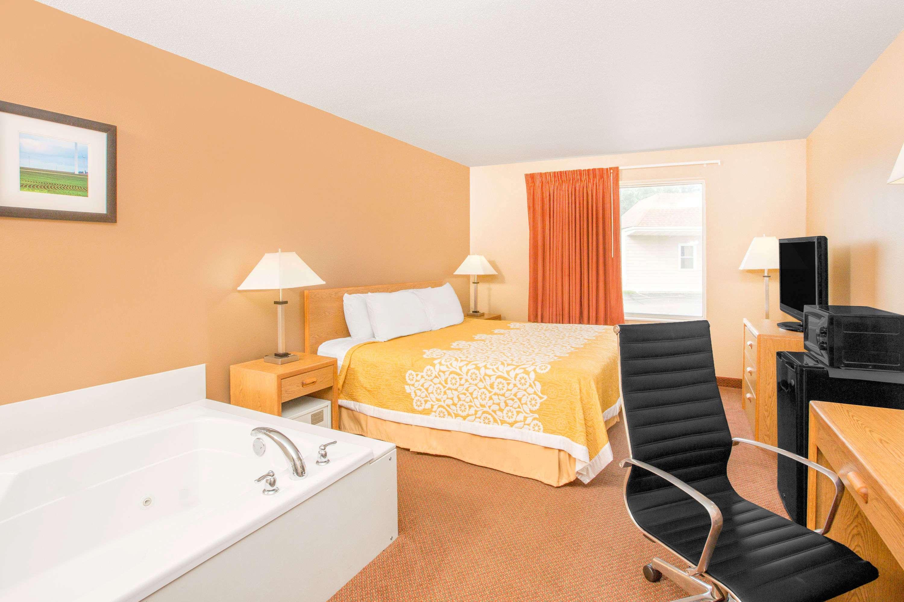 Days Inn By Wyndham Worthington Extérieur photo
