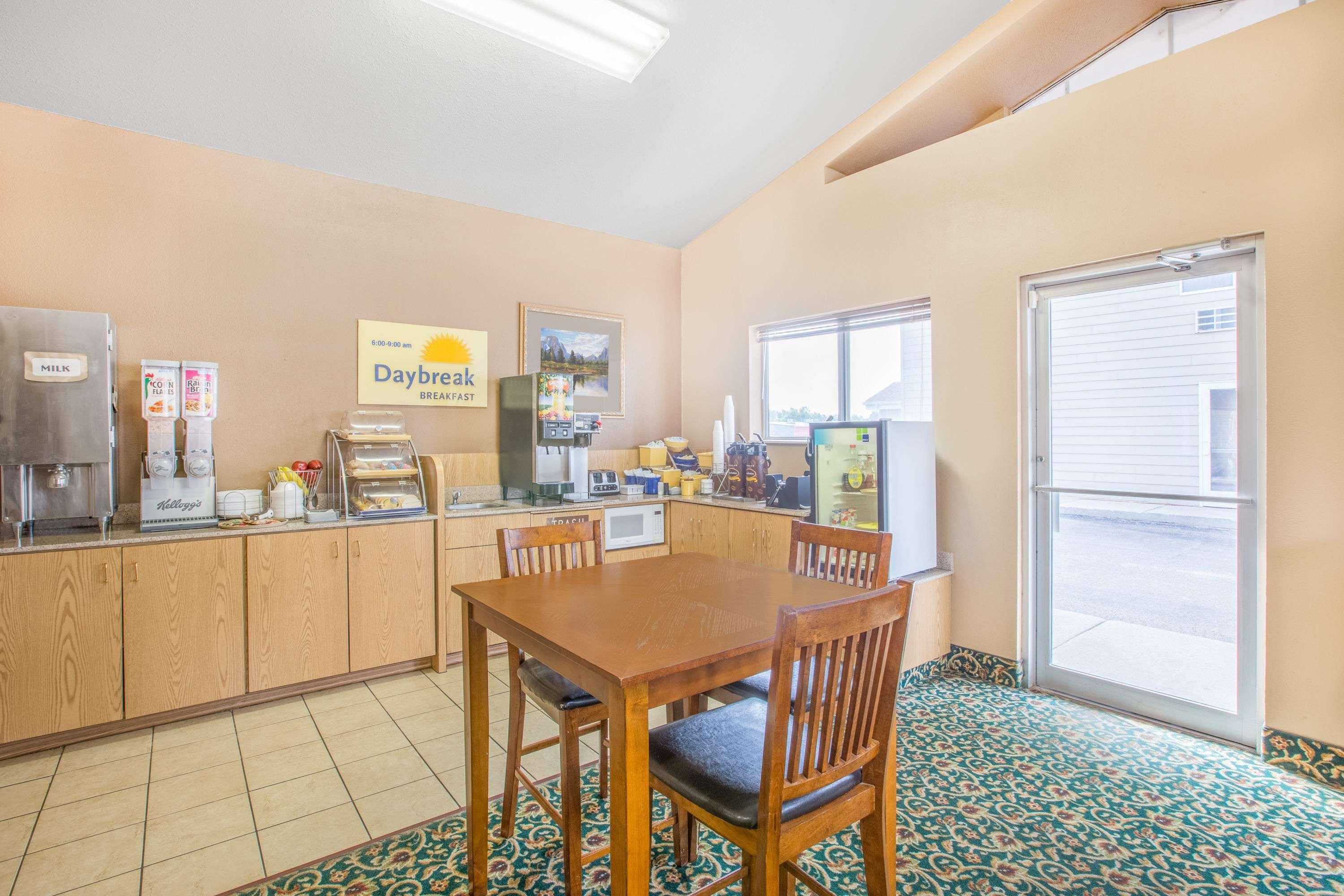 Days Inn By Wyndham Worthington Extérieur photo