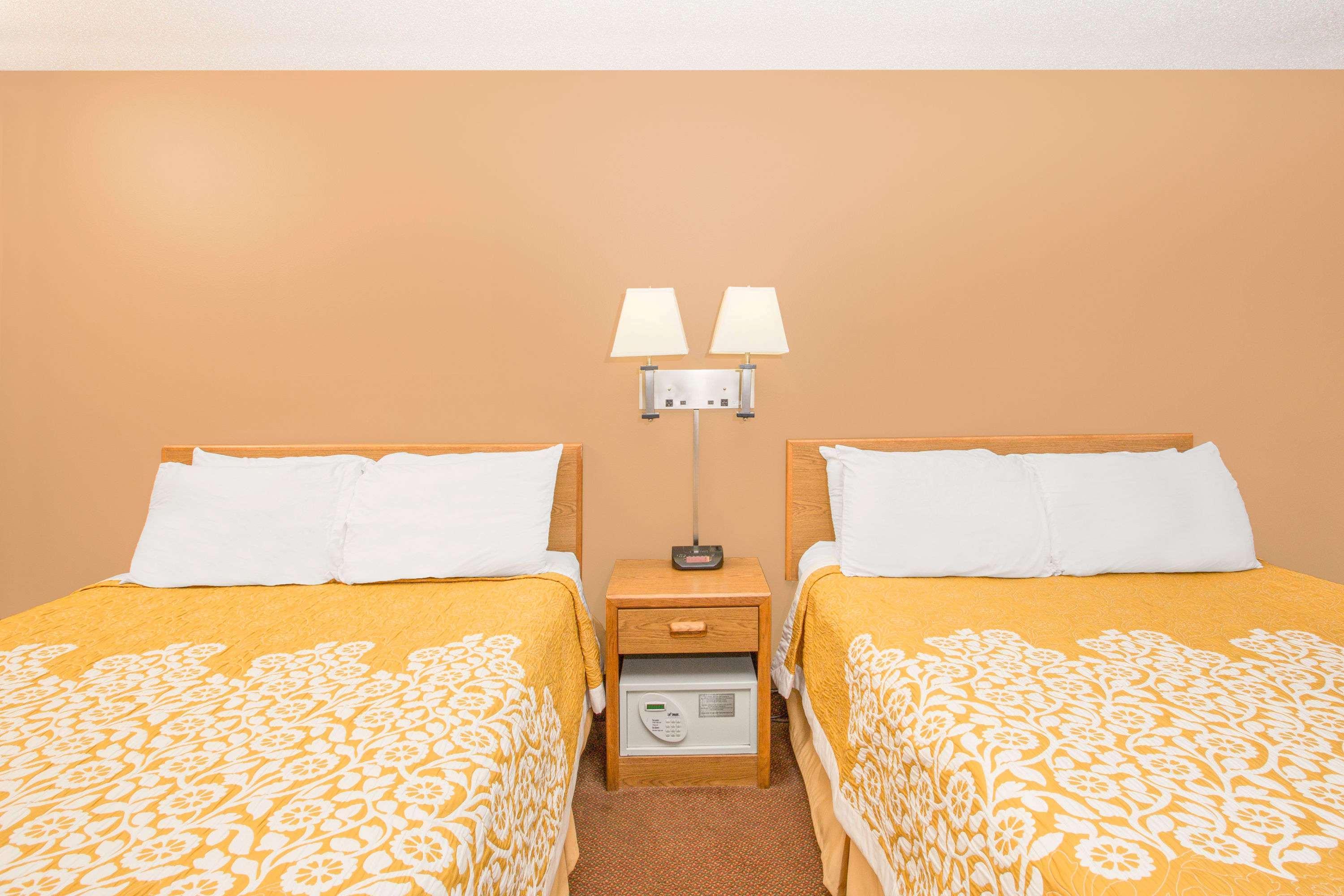 Days Inn By Wyndham Worthington Extérieur photo